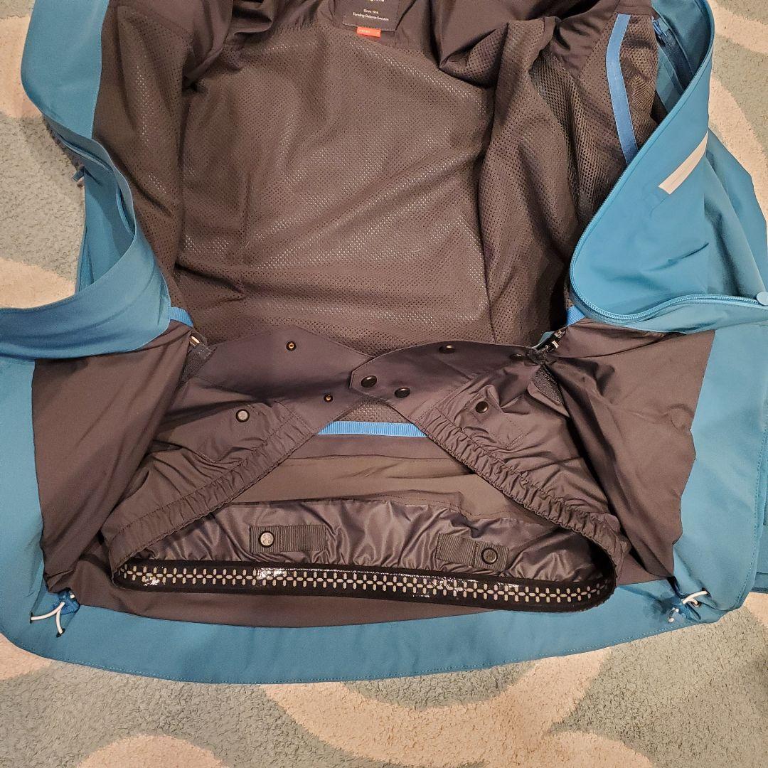 ホグロフス　nivaジャケット