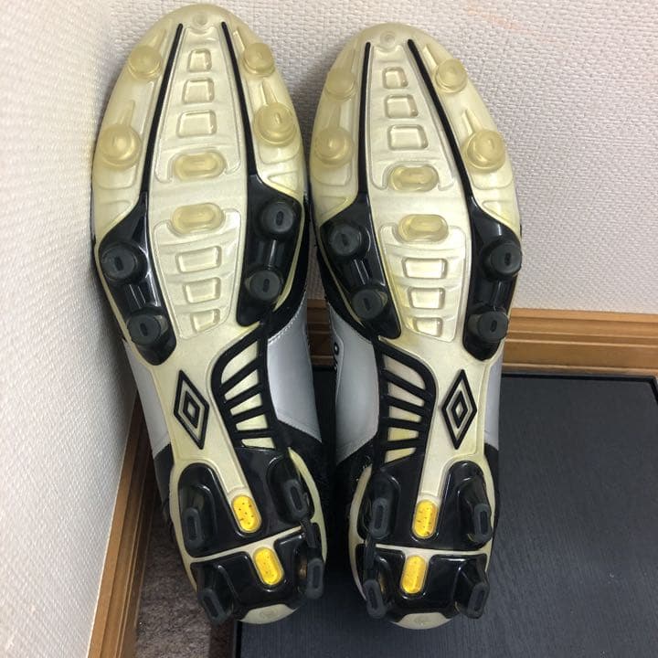 遠藤保仁サイン入りスパイク　アンブロ　ステルストロフィーHG サッカースパイク