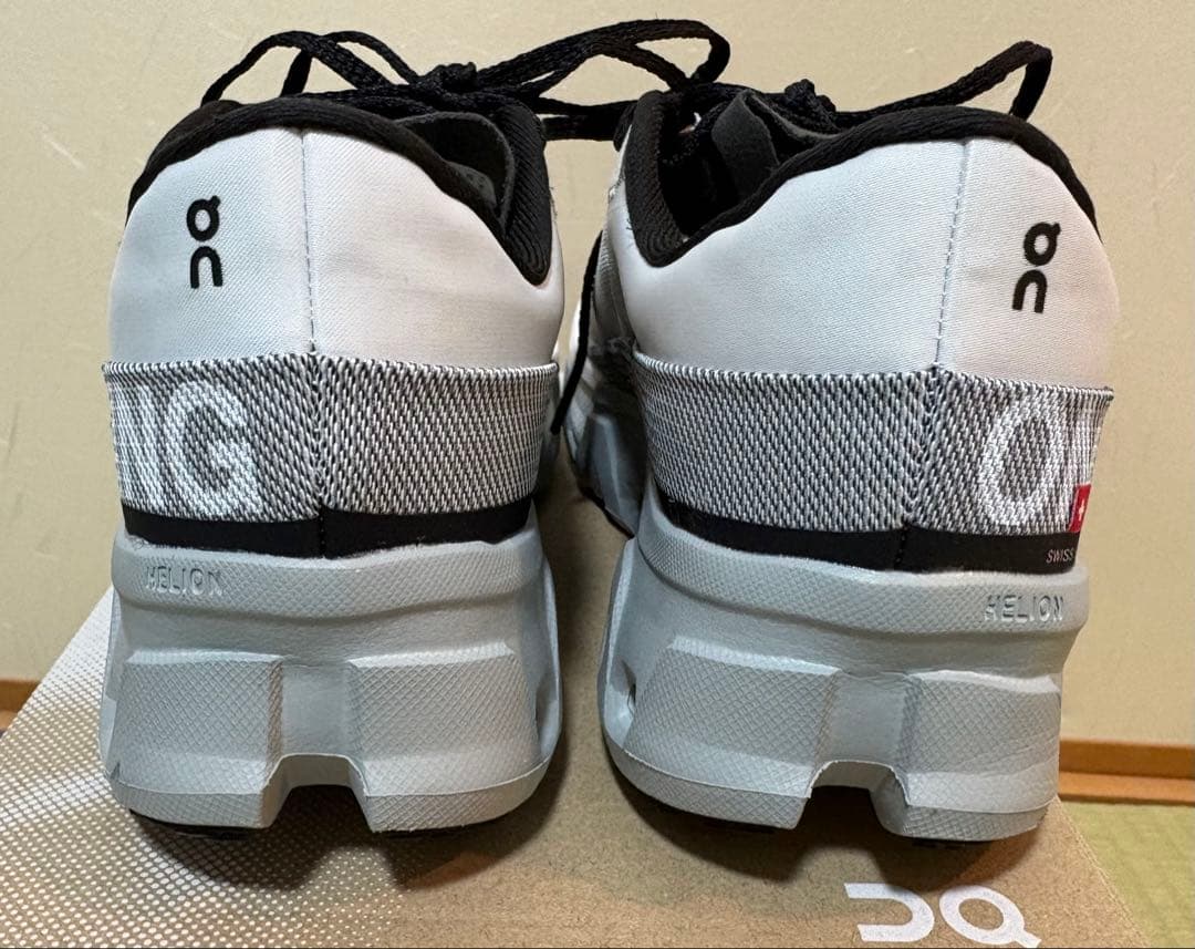 On Cloudmonster Hyper グレー/ホワイト 8M