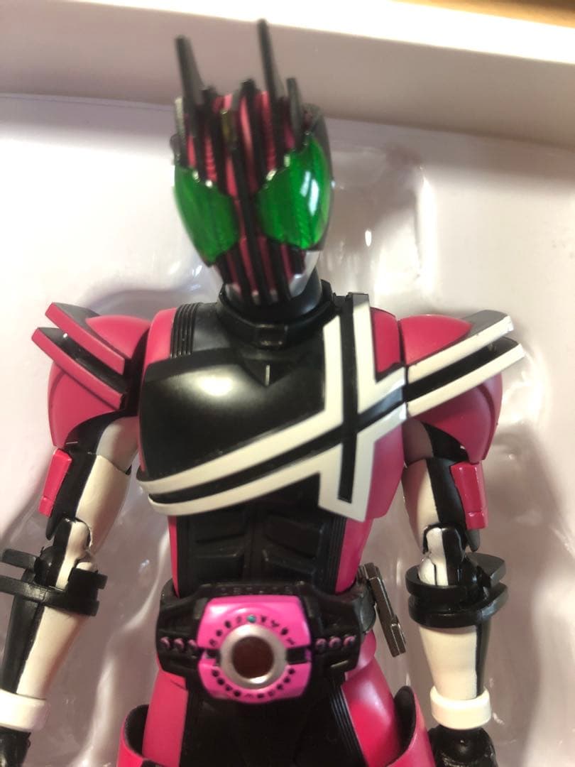 フィギュアーツ 真骨彫 仮面ライダーディケイド(ネオディケイドライバーVer.)