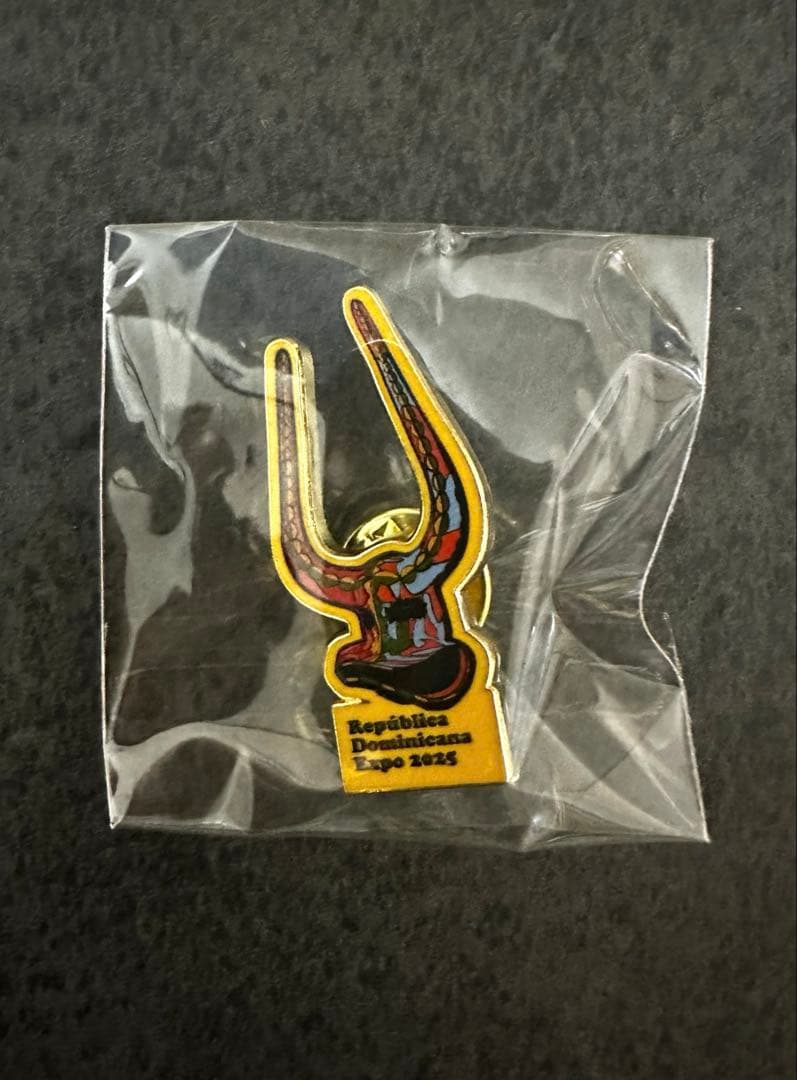 万博　ドミニカ　パビリオン　ピンバッチ　非売品