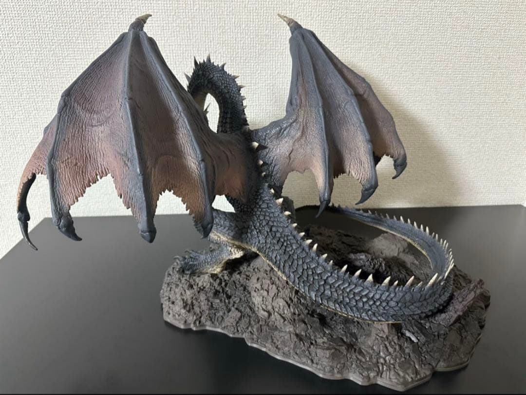 クリエイターズモデル　黒龍ミラボレアス モンスターハンター　フィギュア