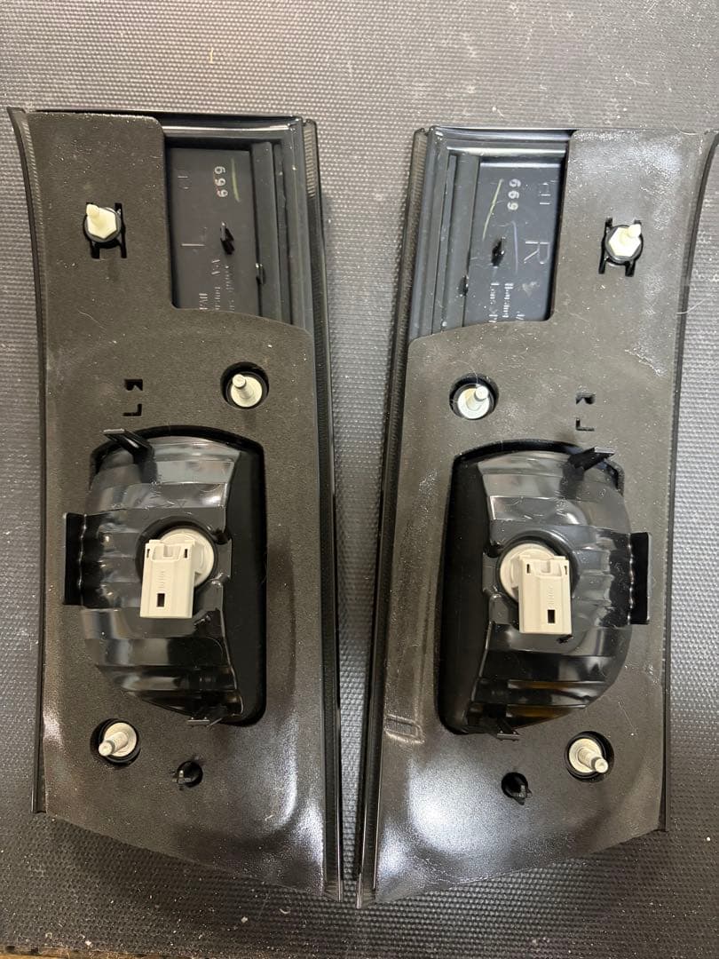 スペシア純正テールランプ