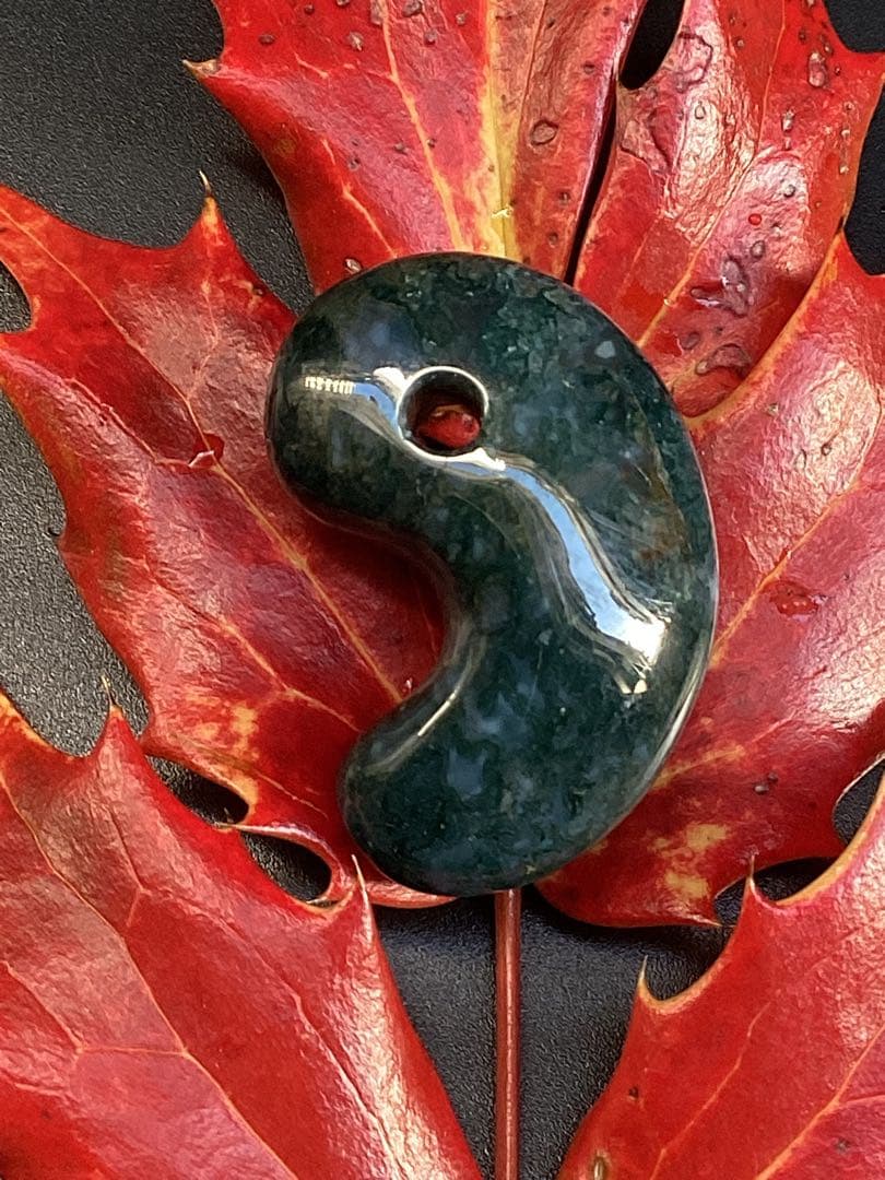 ✳超希少数の*幸運金運の黄色入り出雲勾玉【碧玉】　20万円以上のお値段鑑別書付