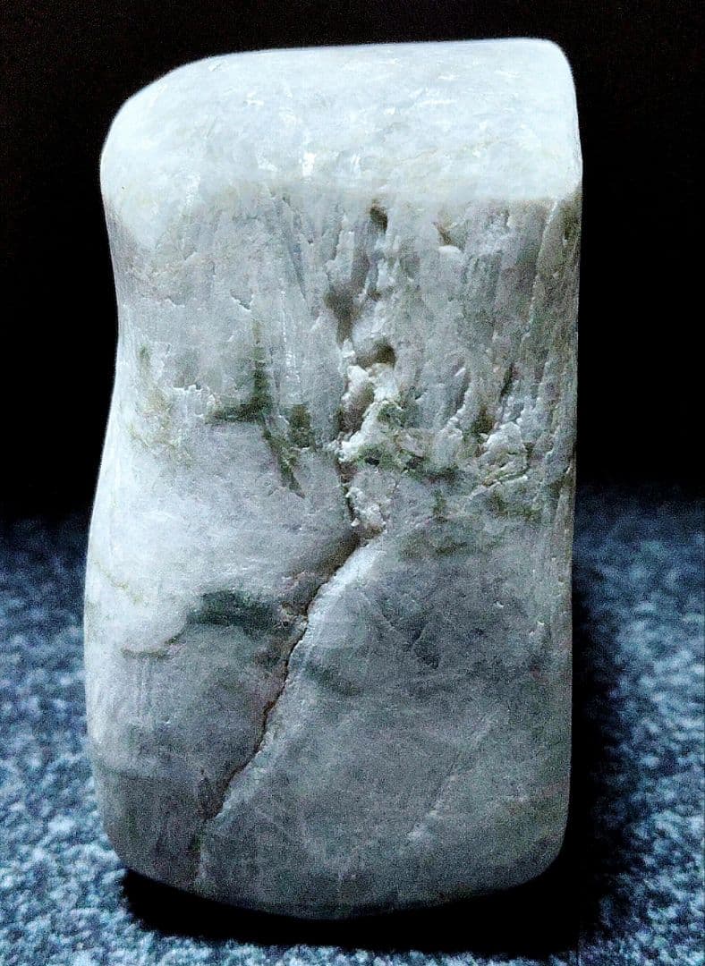 ★翡翠原石★稀少！下仁田硬玉翡翠【転石・切り出し〜磨き483ｇ】