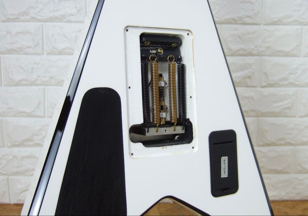 ギター JACKSON PRO KING V KVMG SW/BK BEVELS