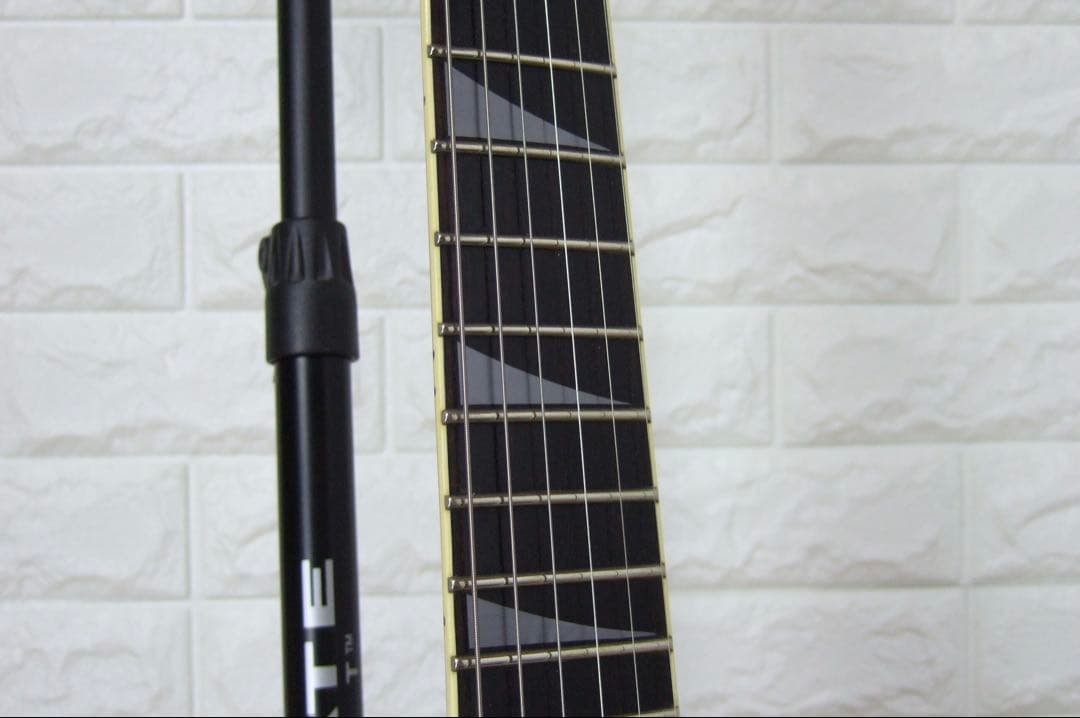 ギター JACKSON PRO KING V KVMG SW/BK BEVELS