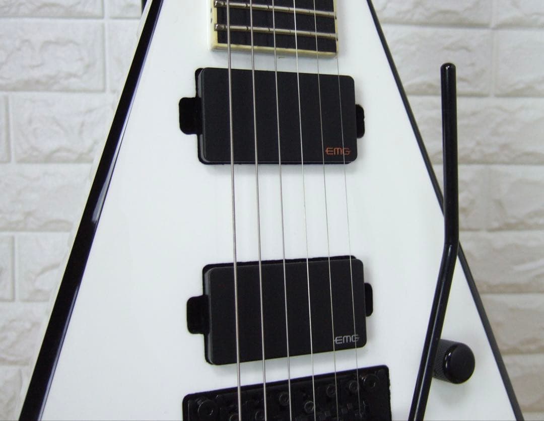 ギター JACKSON PRO KING V KVMG SW/BK BEVELS