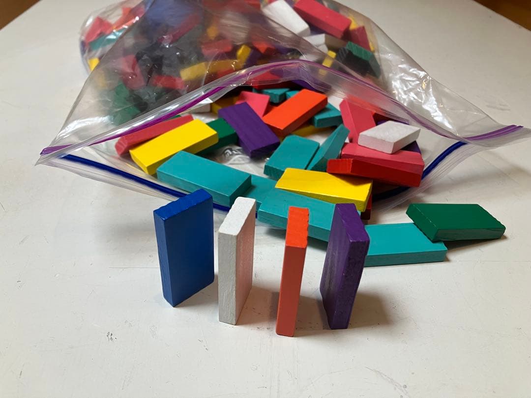 キム　アウトドアチェアとドミノ