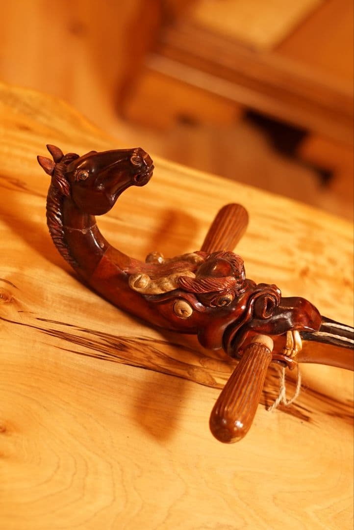 まる馬頭琴、蛇革琴