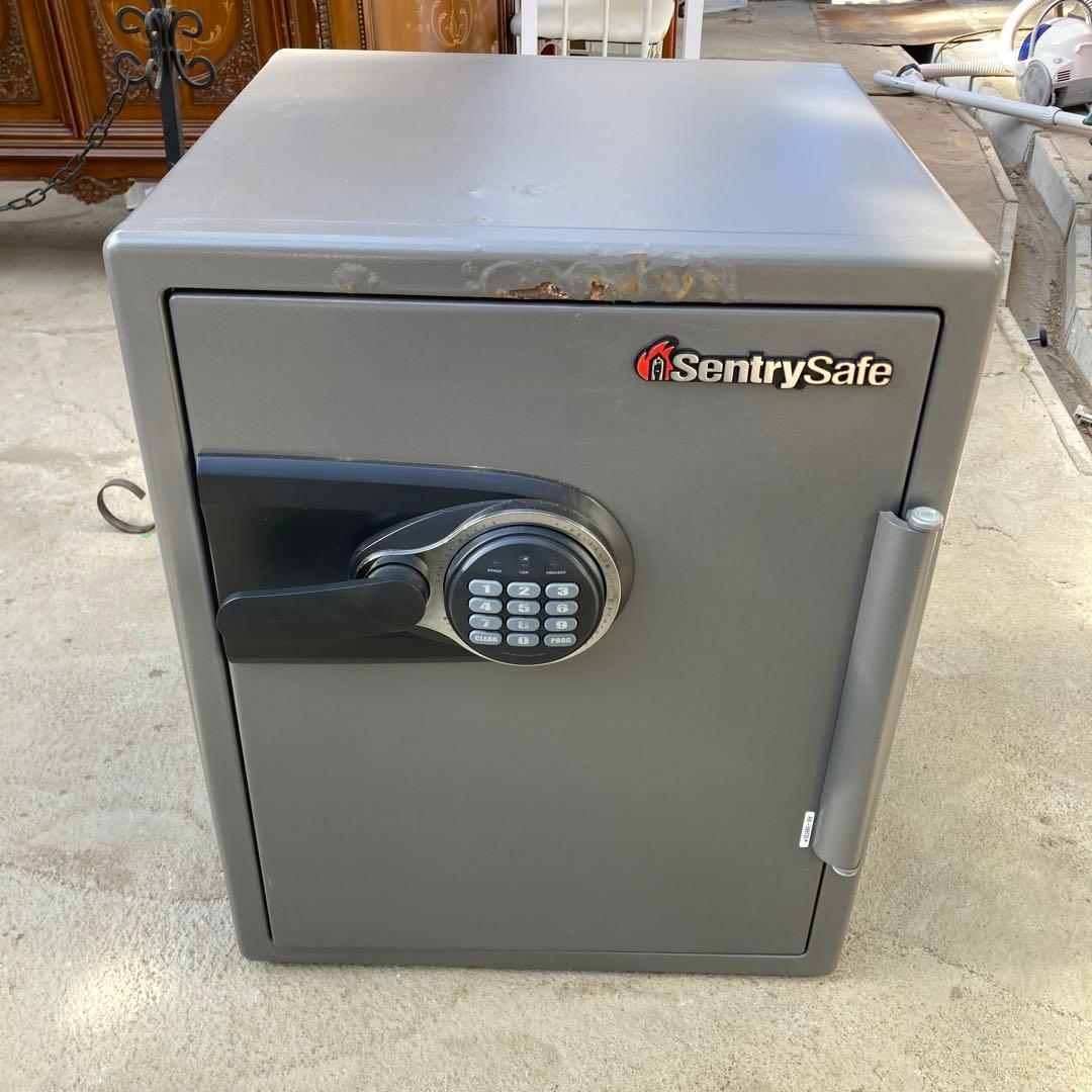 ジ*き様 SentrySafe デジタル式 耐火金庫 テンキー式 AW-5697