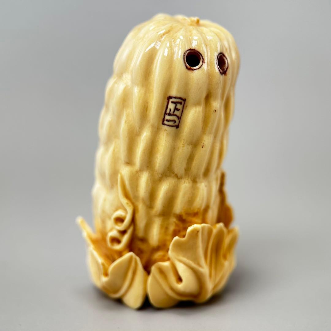 蟻と豆の彫刻極上　根付　天然素材アンティーク骨董　飾り物古美術置物細密細工