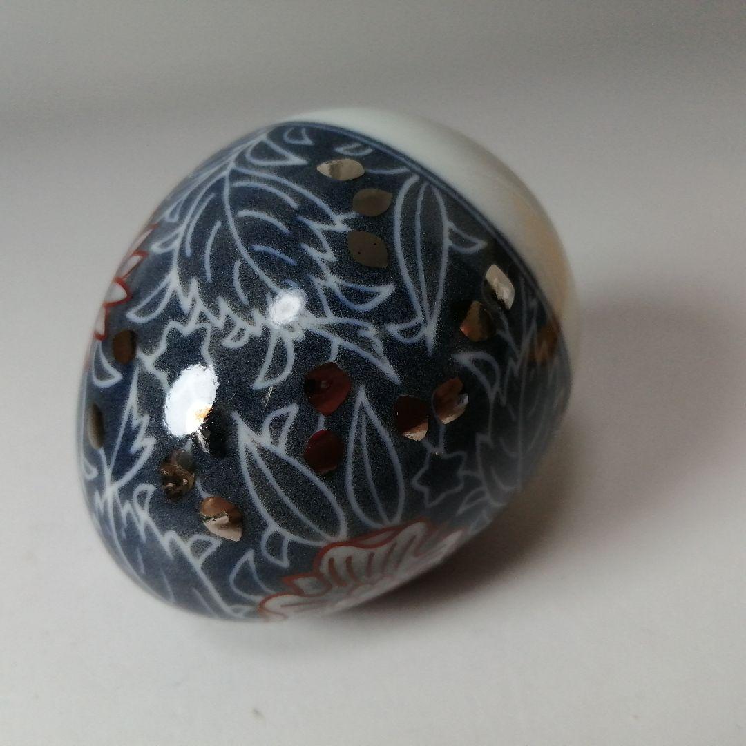 人間国宝　十四代　今泉今右衛門　色絵　墨色　墨はじき　草花文　置物　有田焼　卵型
