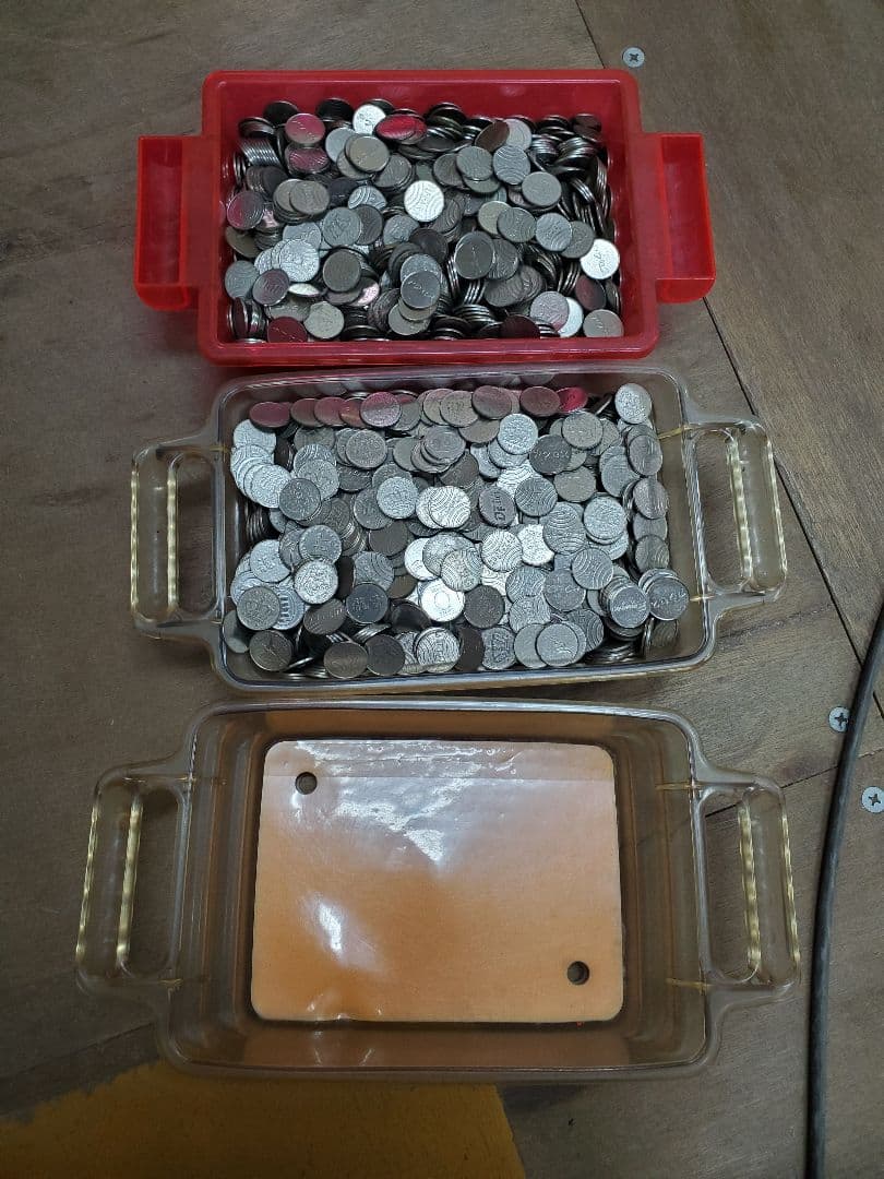 パチスロ スロット  メダル 【絵柄材質混合】3500枚以上　ドル箱3個付