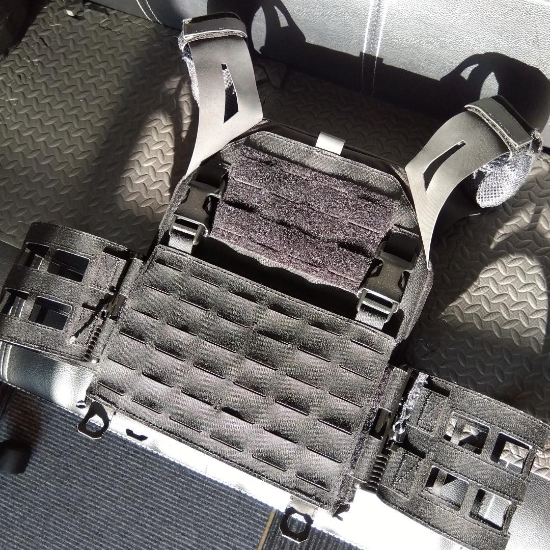 ウォーリアー　アサルト　システム　ズ　プレートキャリアー　レーザーカット