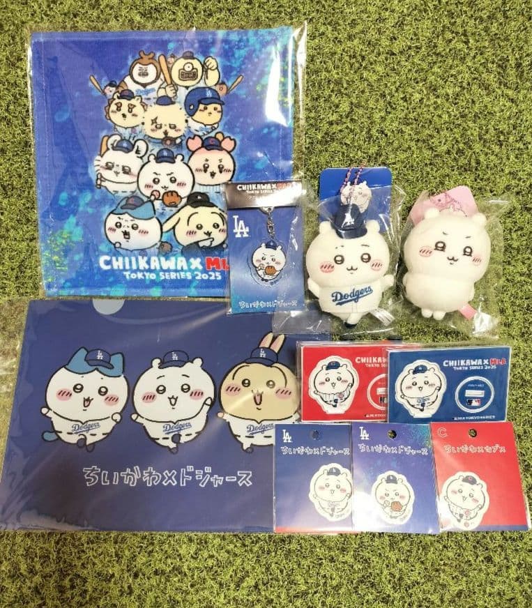 ●　ちいかわ MLB ムン顔　うさぎ　ハチワレ　モモンガ　新品未開封　カブス