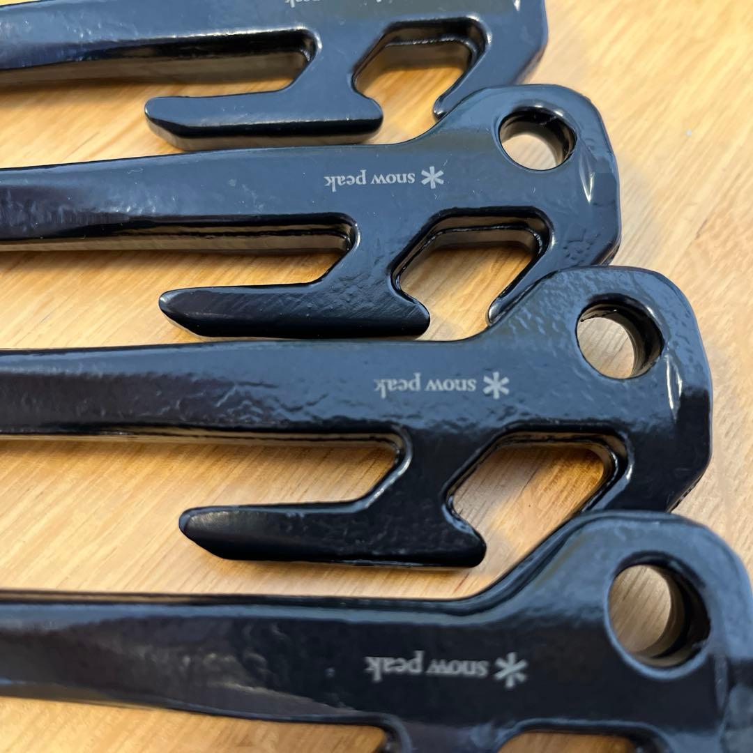 スノーピーク ユニットギアバッグ110とソリッドステークデルタ 40 10本