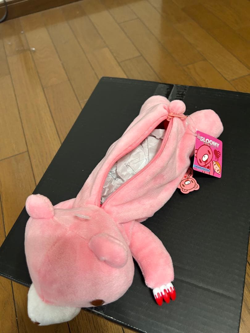 GLOOMY はらばいぬいぐるみポーチ