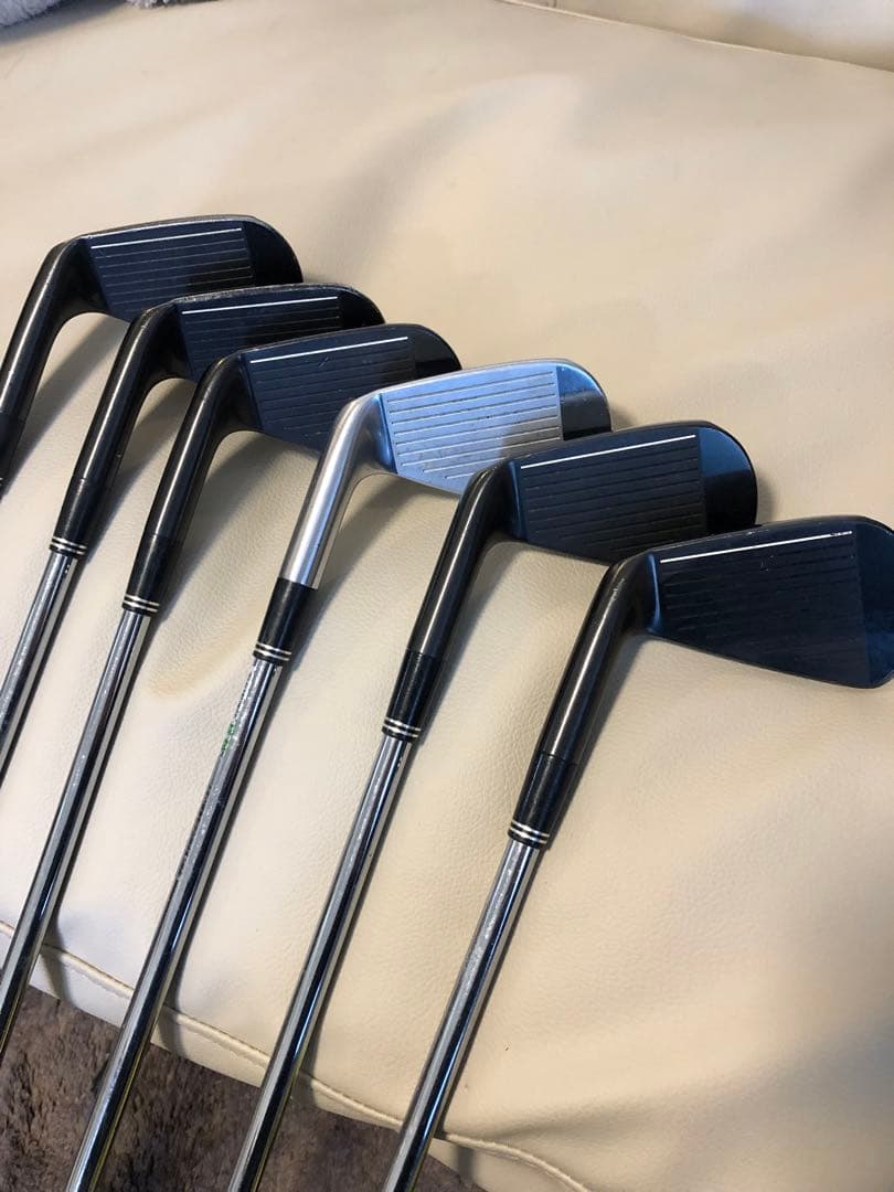 【送料込み】希少スリクソン Z945 ブラック 《 数量限定品 》アイアン