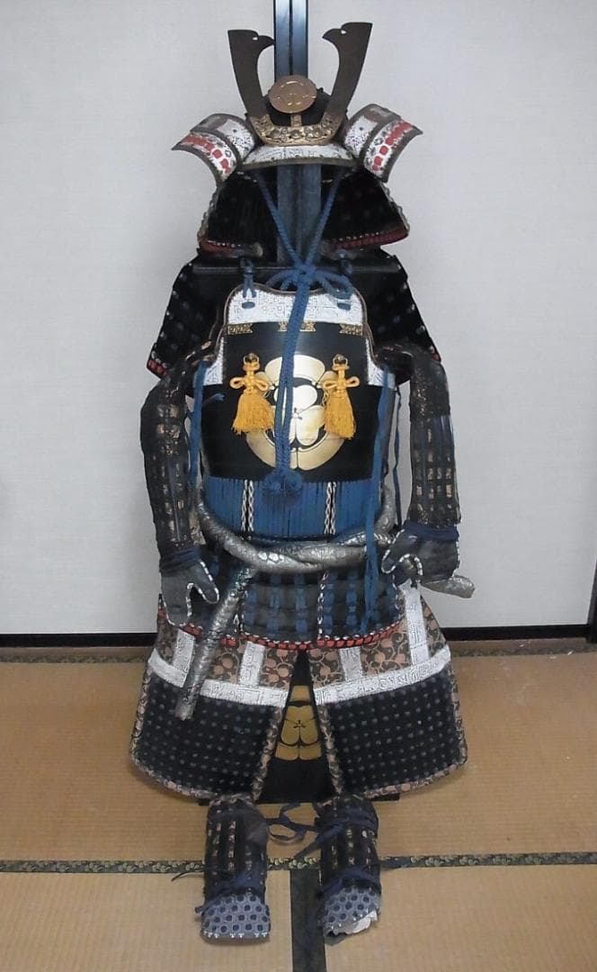 着払い・2個口発送　武具甲冑 鎧兜 鎧櫃 等身大　丸に木瓜　現代鎧