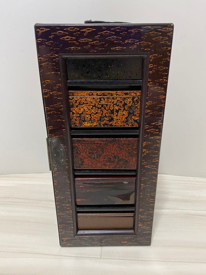 晴霞堂　内朱五寸五段両開重箱　桜皮　大正時代