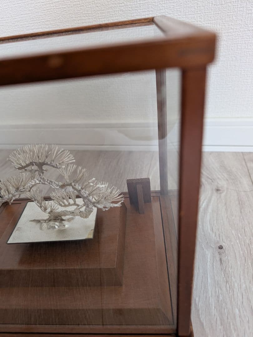 純銀製 松 盆栽 光則作 ガラスケース付 幅15cm 奥行11m 高さ16cm