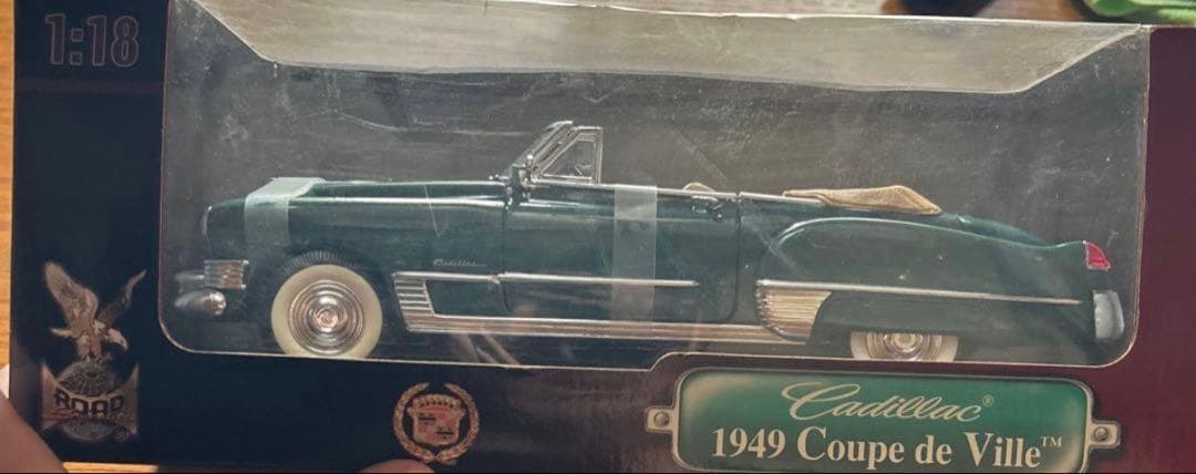 ミニカー Cadillac 1949 Coupe de Ville 1:18