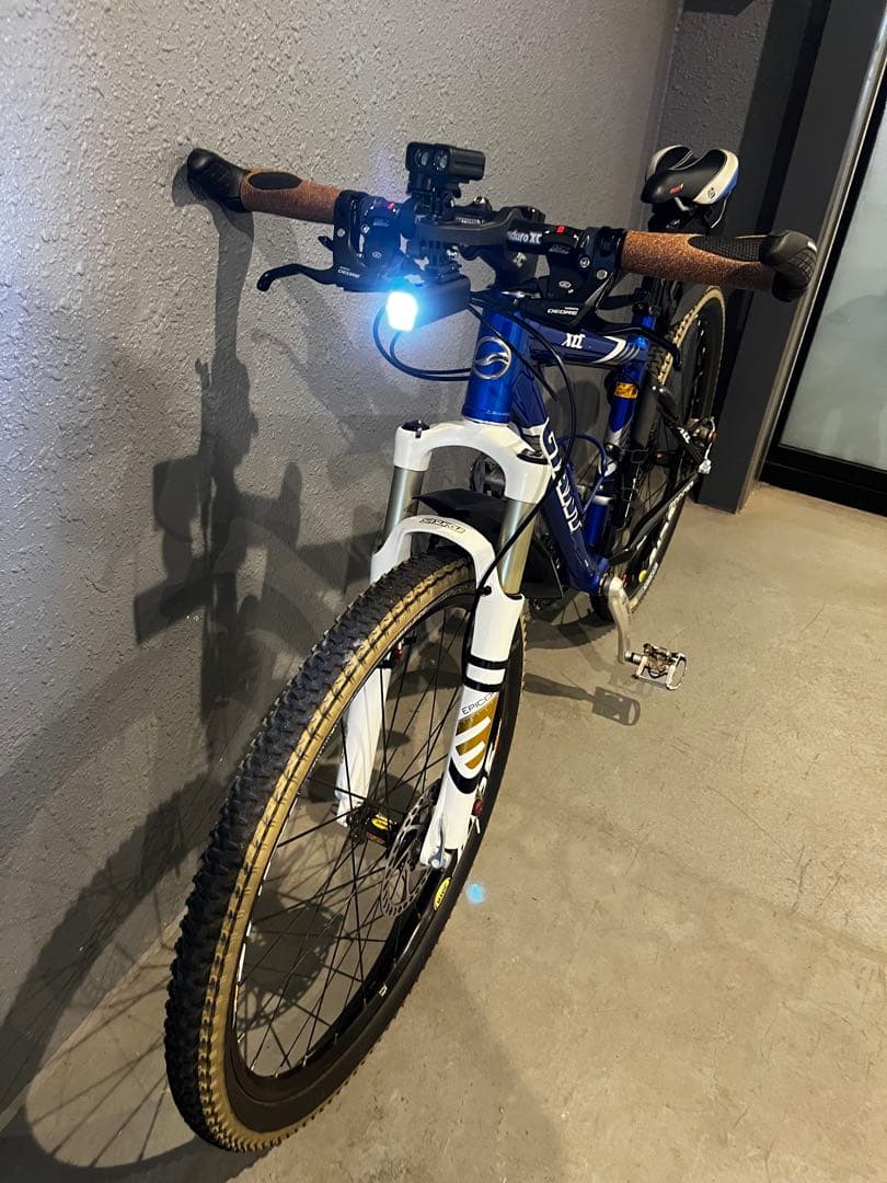 今日だけ値下げGIANマウンテンバイク 青 コルクグリップ LEDライト