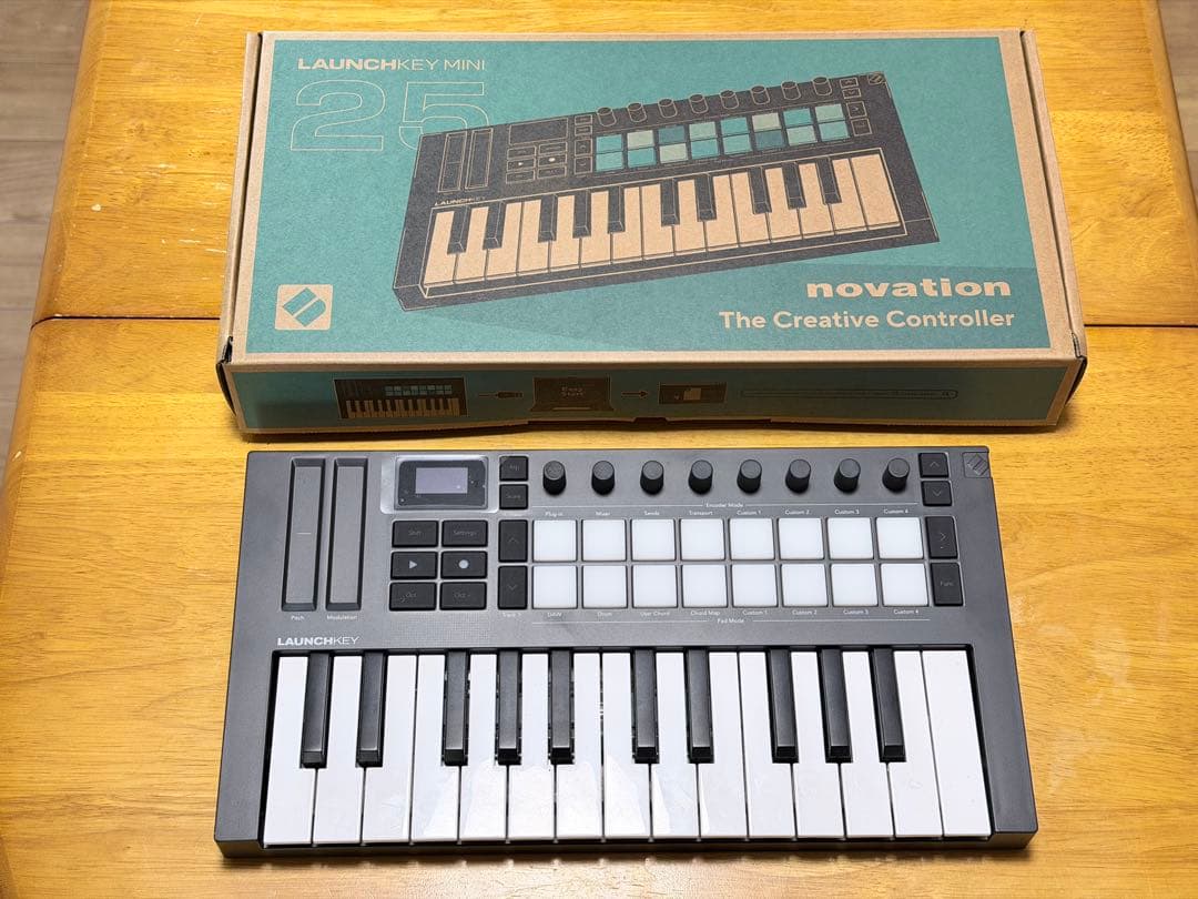 Novation Launchkey Mini 25 mk4 （未使用に近い）