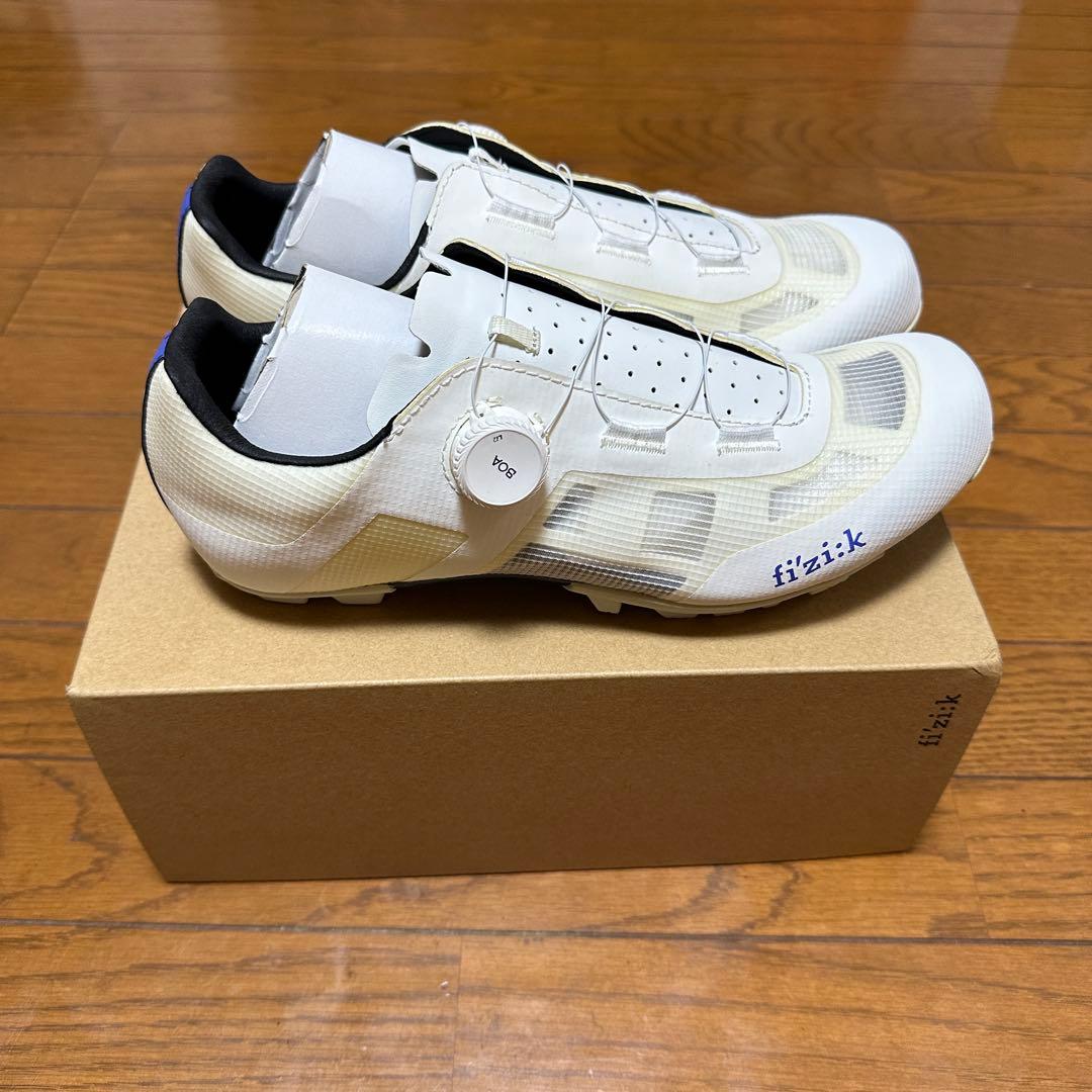 fi'zi:k フィジーク VENTO PROXY ホワイト 42EU（9US）