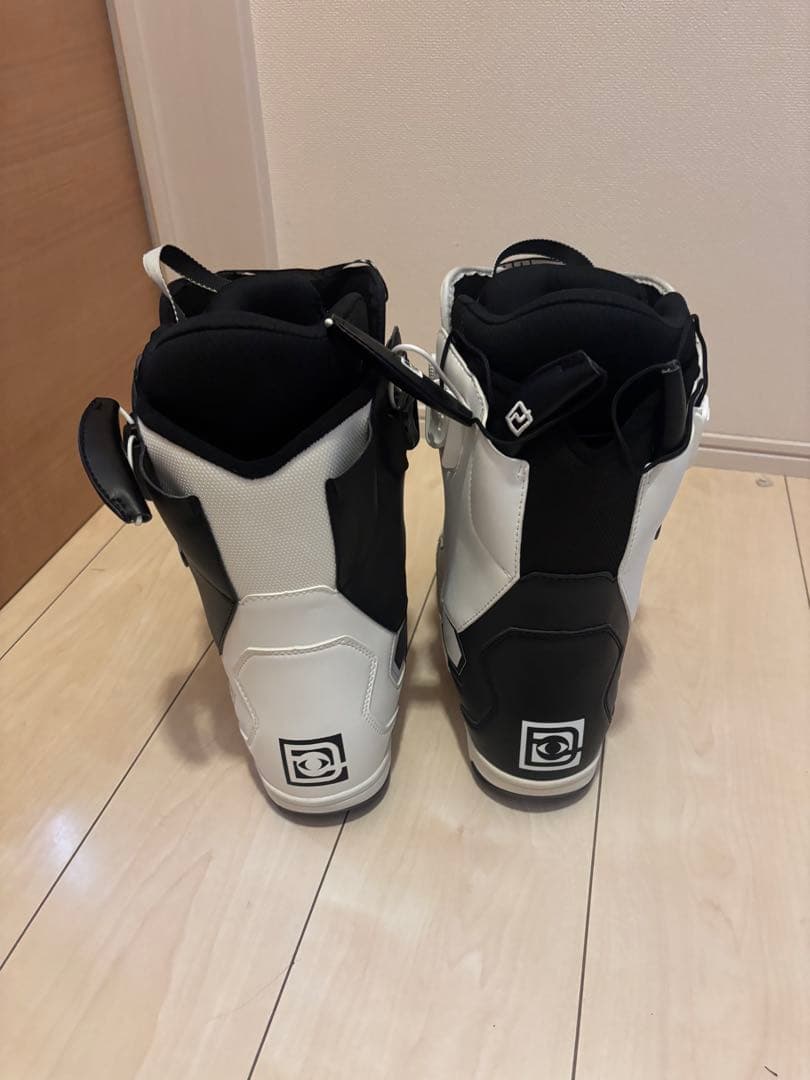 DEELUXE スノーボードブーツ WOW ホワイト/ブラック　25.5