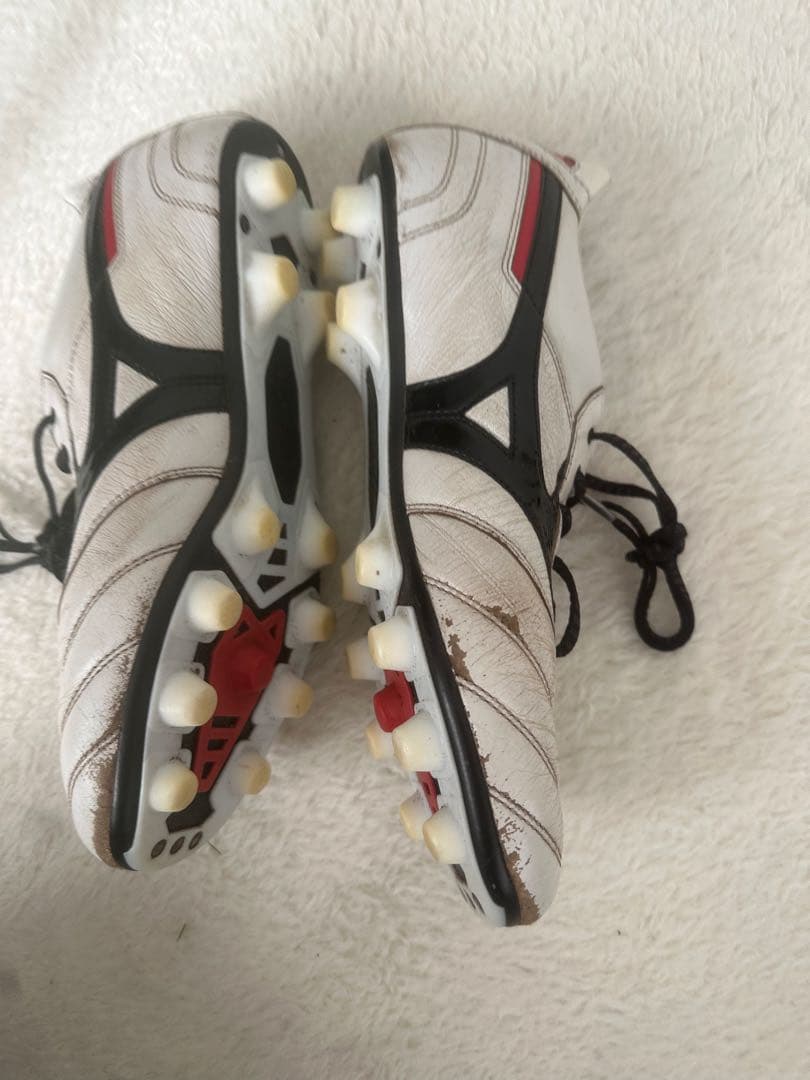 Mizuno Morelia スパイク ホワイト/ブラック/レッド24.5センチ