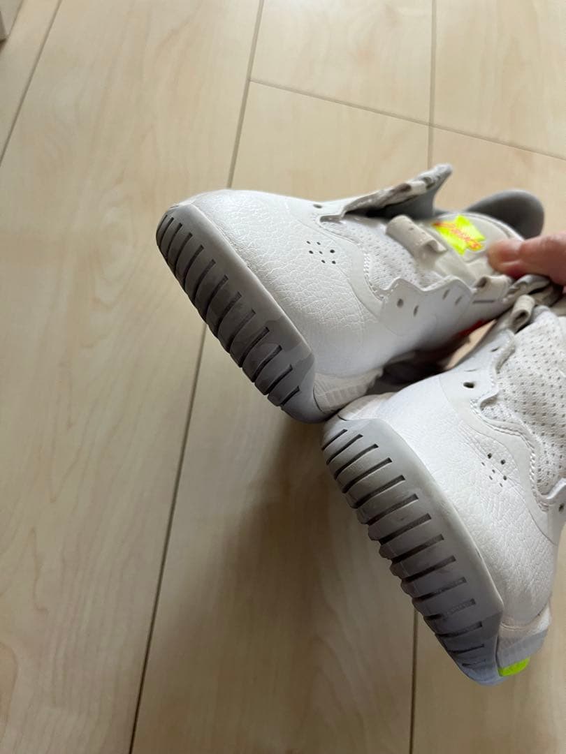 アシックス　ノヴァサージ　LOW ホワイト　サンライズレッド　24.5センチ