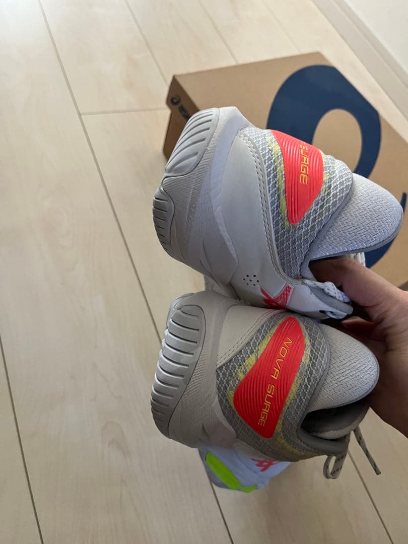 アシックス　ノヴァサージ　LOW ホワイト　サンライズレッド　24.5センチ