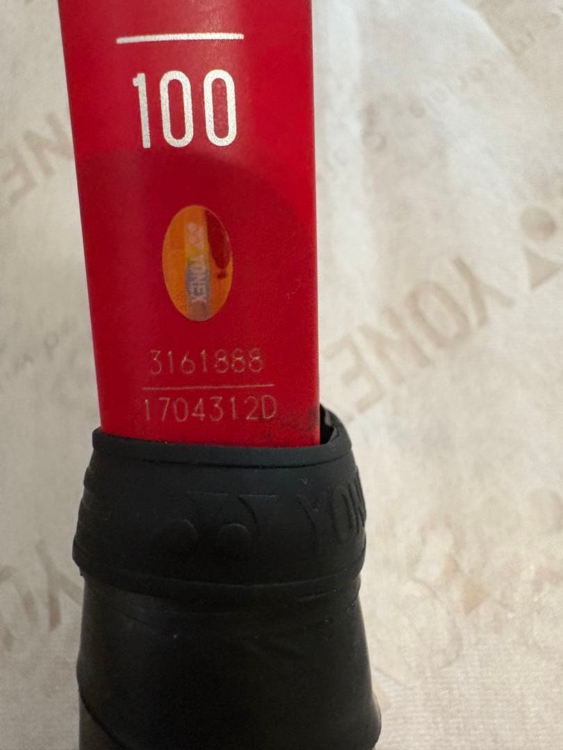 YONEX Vcore100 300gレッド/ブラック　yonex不織布袋付き♡