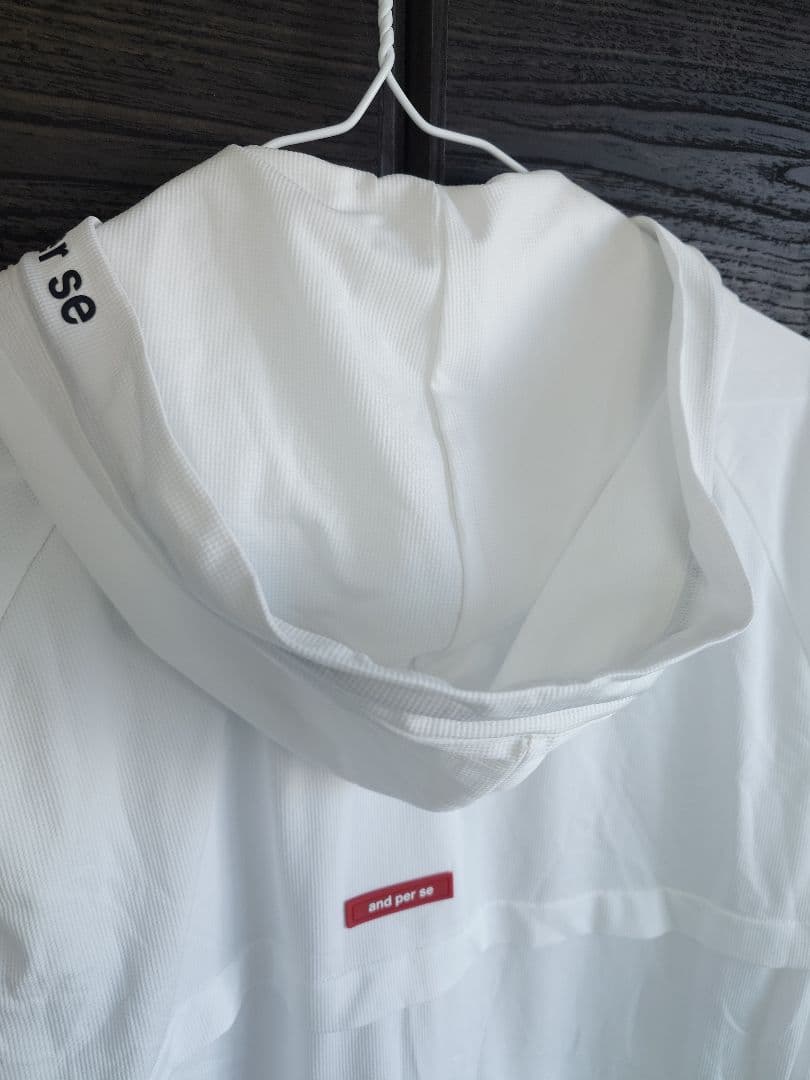 美品 and per se アンパスィ ゴルフ メンズL 白 フーディ パーカー