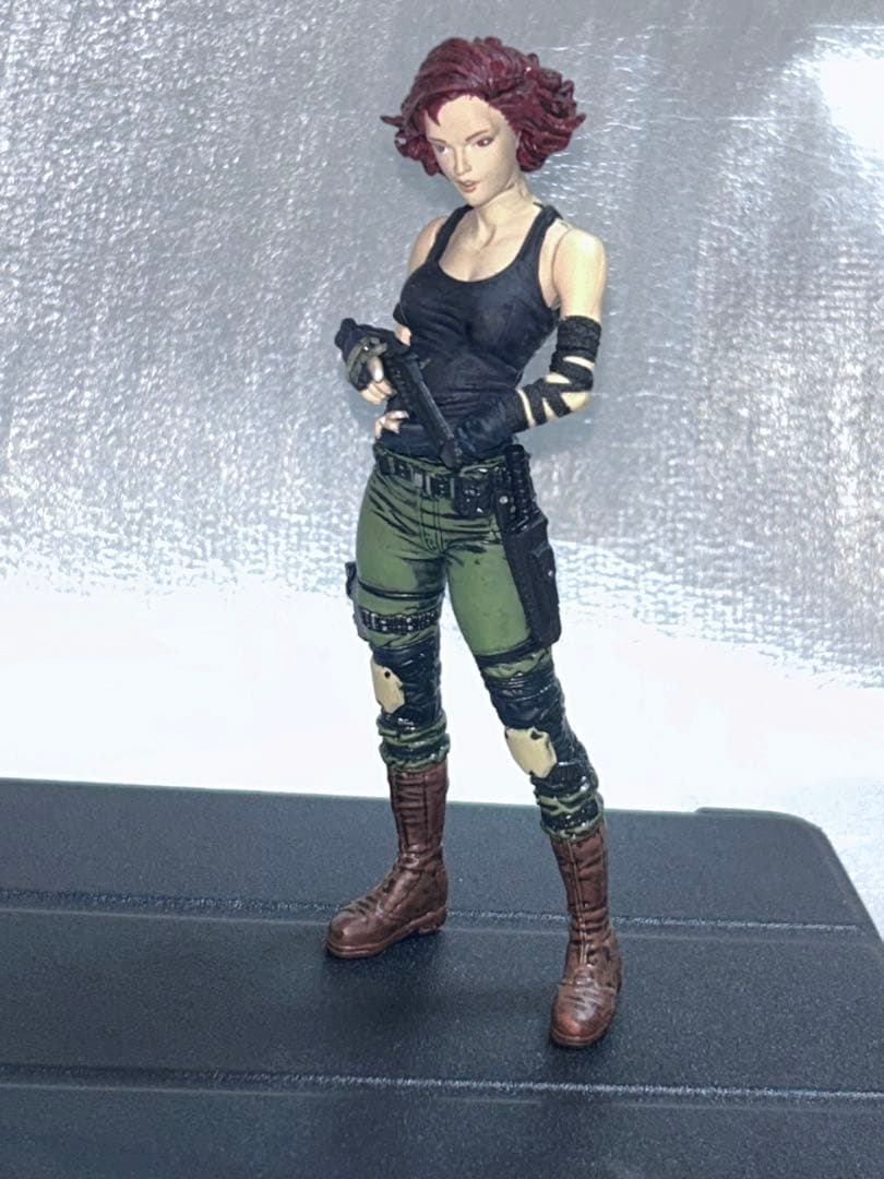 マクファーレントイズ フィギュア　メタルギアソリッド　スネーク　メリル　+武器