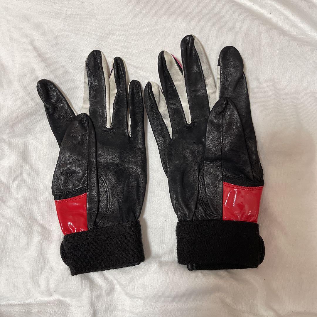 千葉ロッテマリーンズ 岡田選手の実使用バッティンググローブ