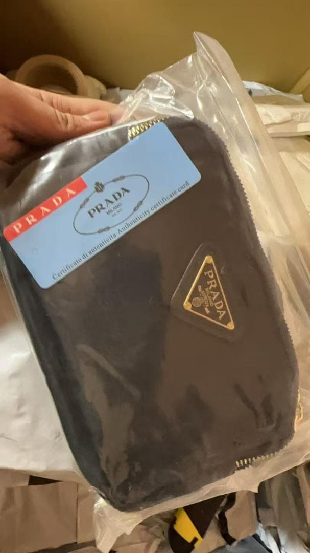 PRADA 黒ナイロンバッグ