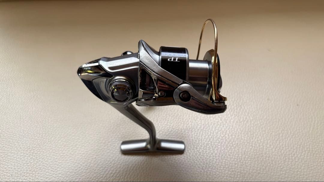 SHIMANO TWIN POWER C3000HG スピニングリール