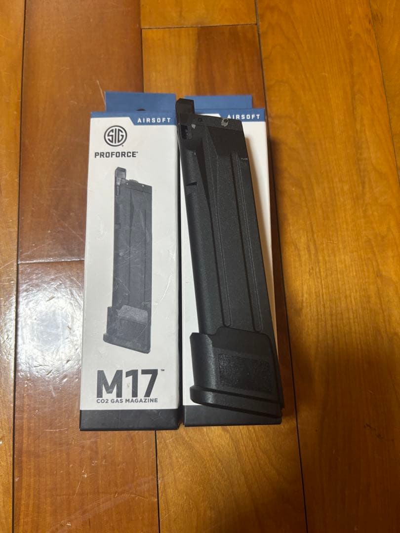 SIG PROFORCE M17 CO2ガスマガジン　2本セット　1本未使用