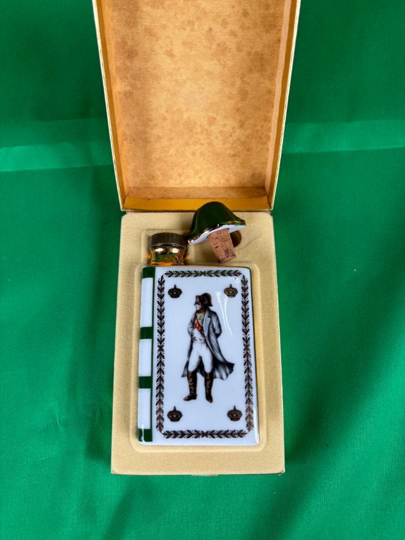 カミュ ナポレオン 1969陶器本ボトル 未開栓 箱付