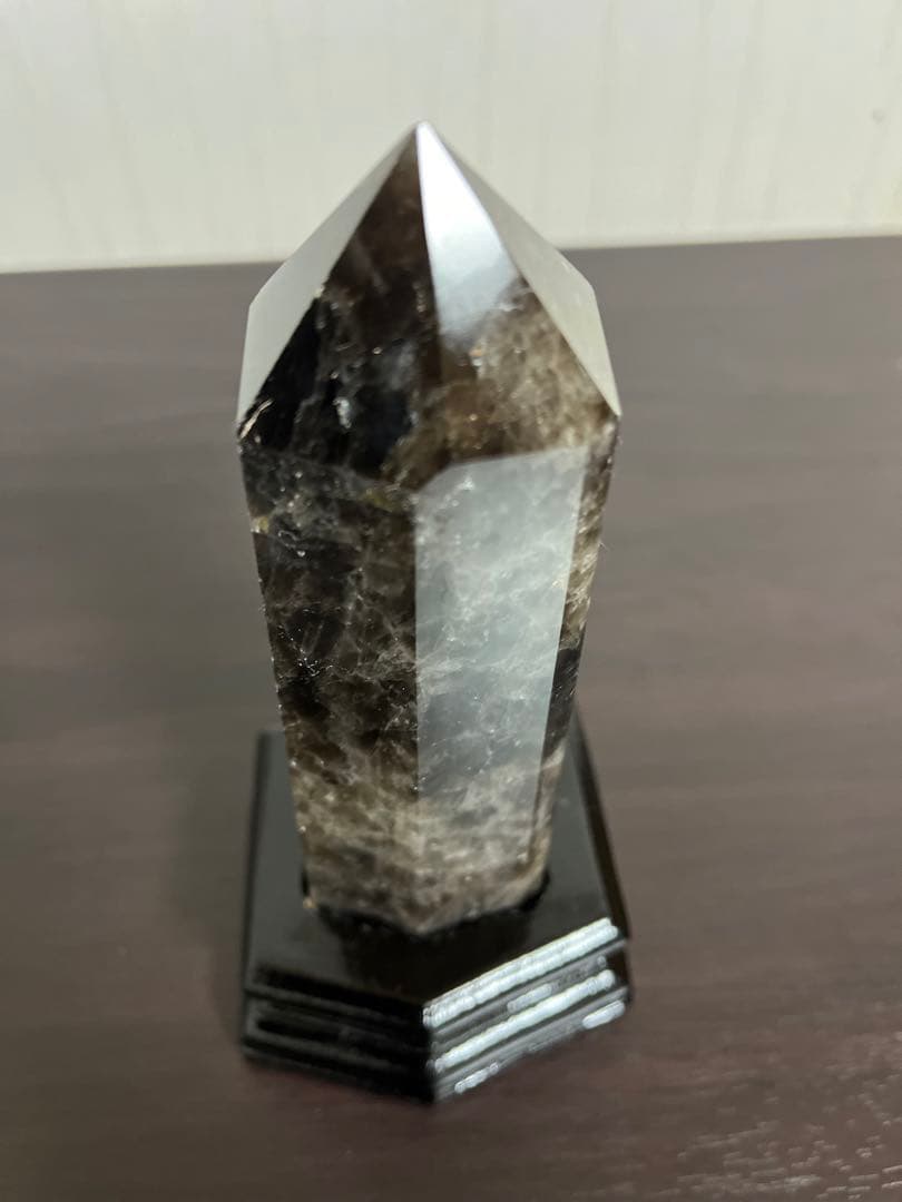 超希少　純天然黒水晶　モリオン鉱石六角柱　台座付き