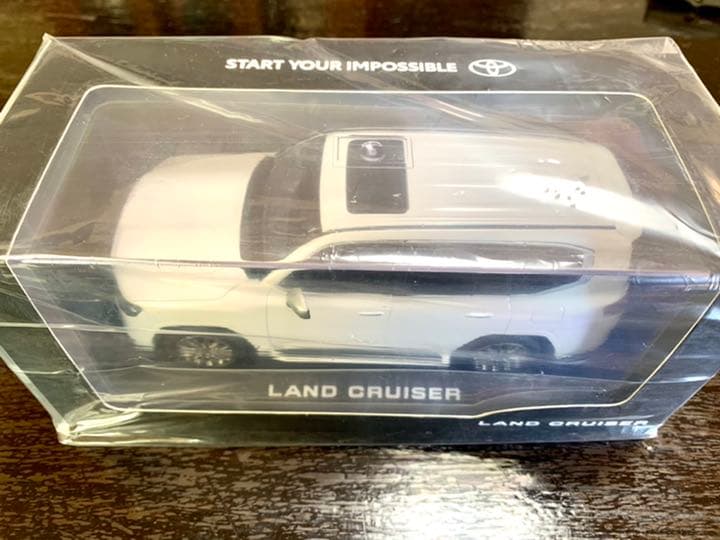 新品未開封　新型ランドクルーザー　ランクル　色見本ミニカー　カラーサンプル