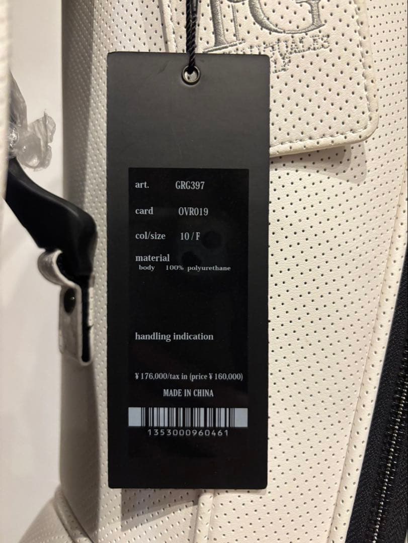 1PIU1UGUALE3 ホワイトキャディバッグ