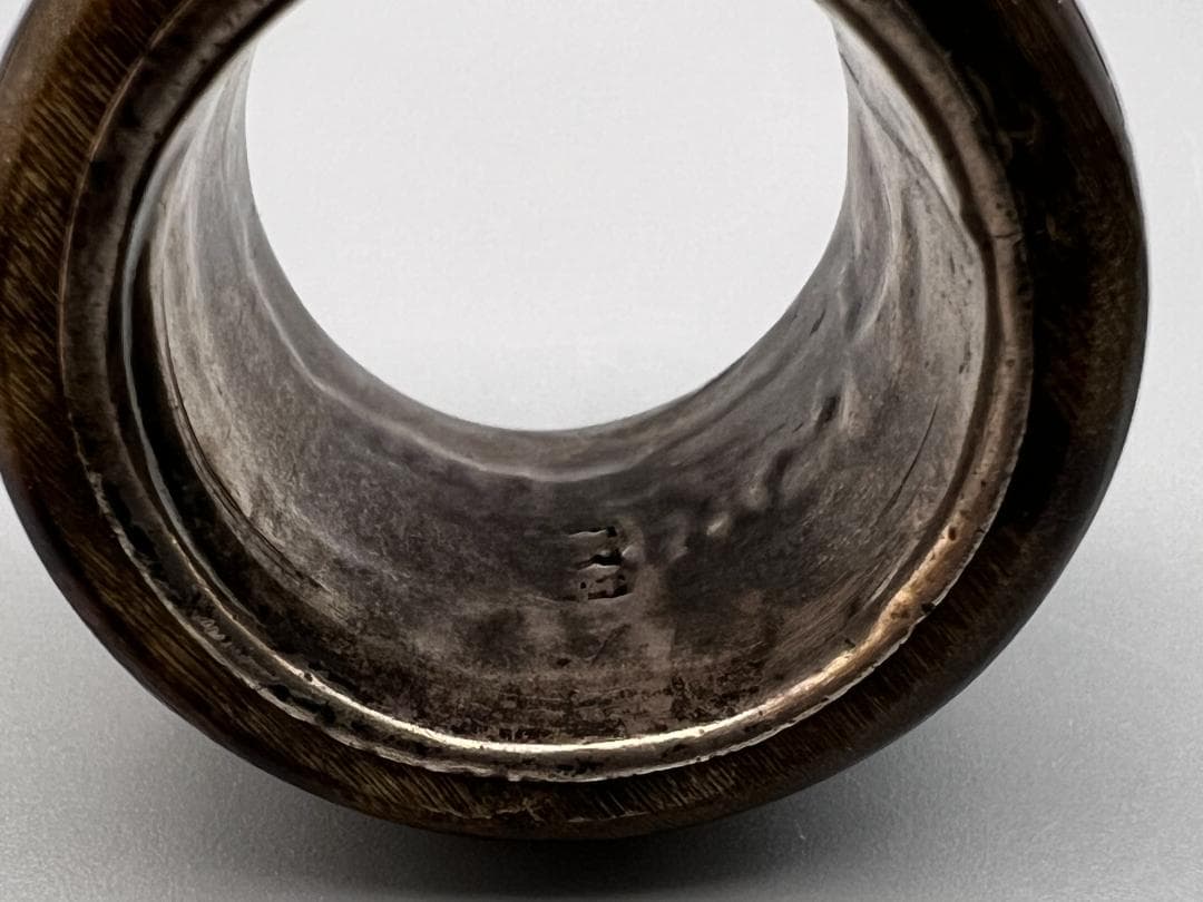 東泰堂専用　角彫　親指リング　斑指　泰昌在銘　竹梅　回字文　手彫　内銀　約17g