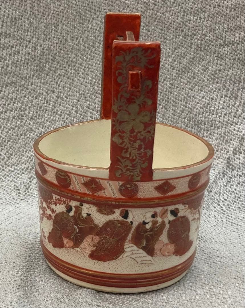 B46s  九谷焼　赤絵九谷人物に草花図手桶形花生　賢人牡丹菊　明治大正