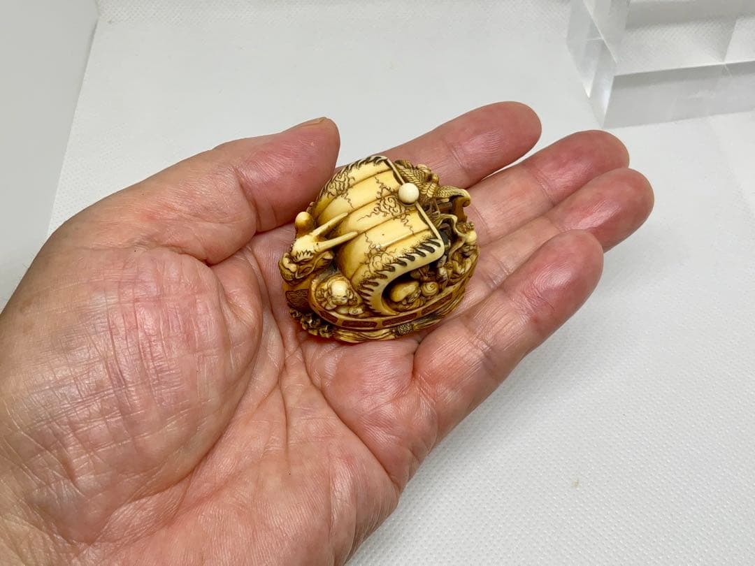 七福神宝船牙彫根付 銘：玉宝斎（龍珍）
