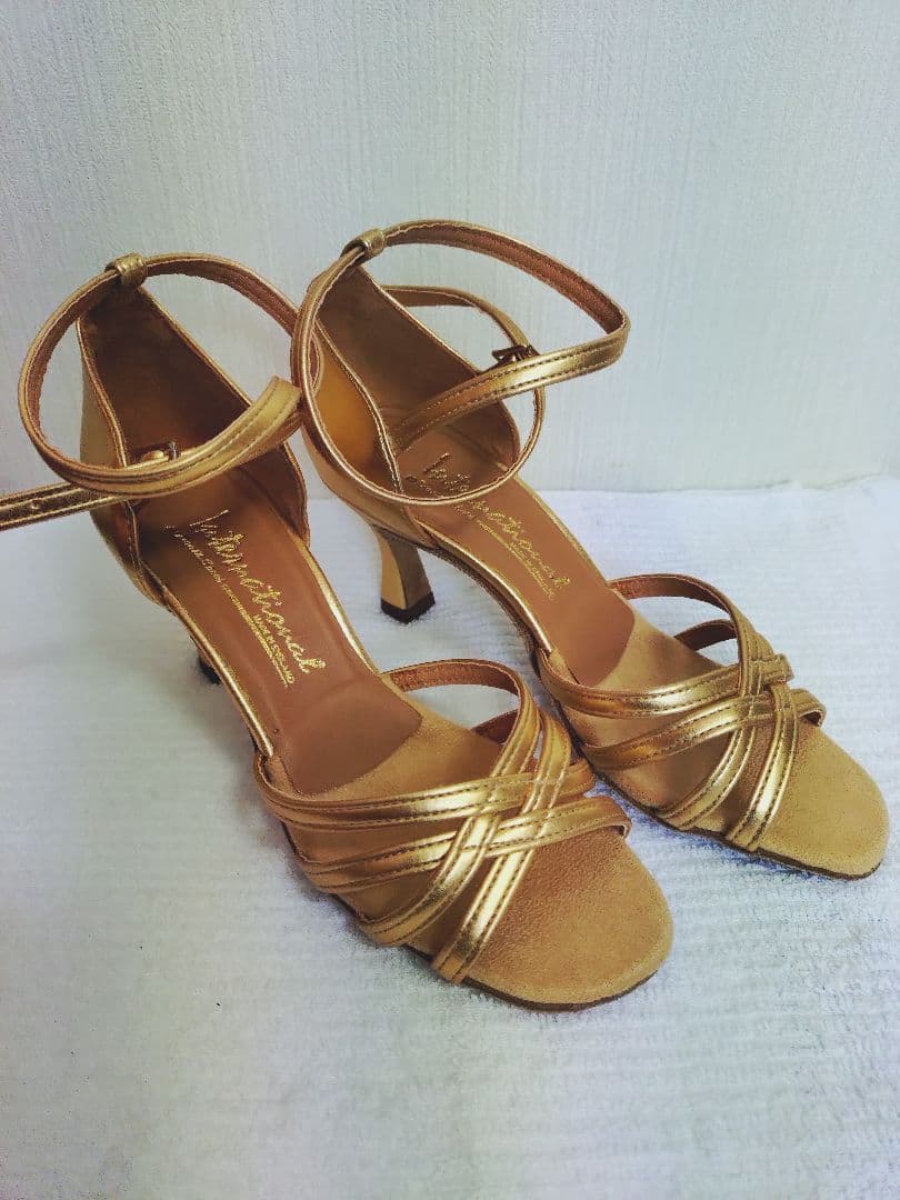 インターナショナル製ラテンシューズ