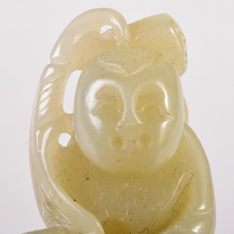 中国　玉石彫刻　天女　根付　紙鎮　置物　C　8063E